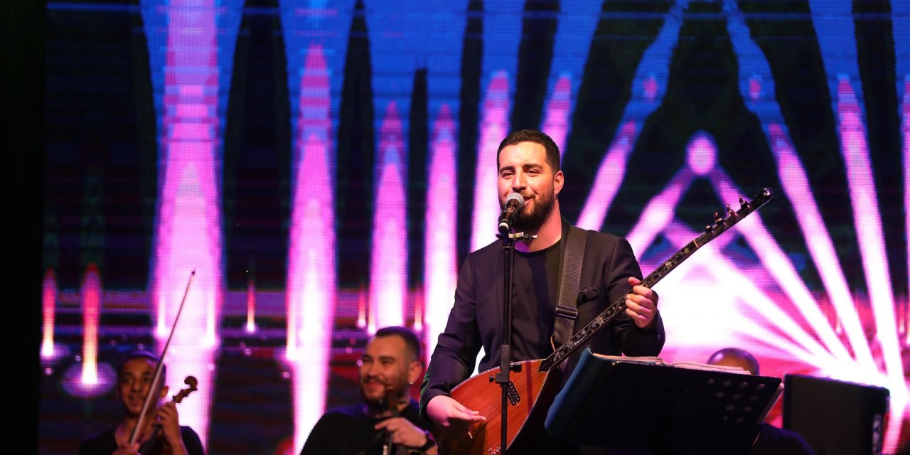 YENİMAHALLE BELEDİYESİ'NİN "TÜRKÜ FESTİVALİ"NDE MUSTAFA TAŞ RÜZGARI ESTİ