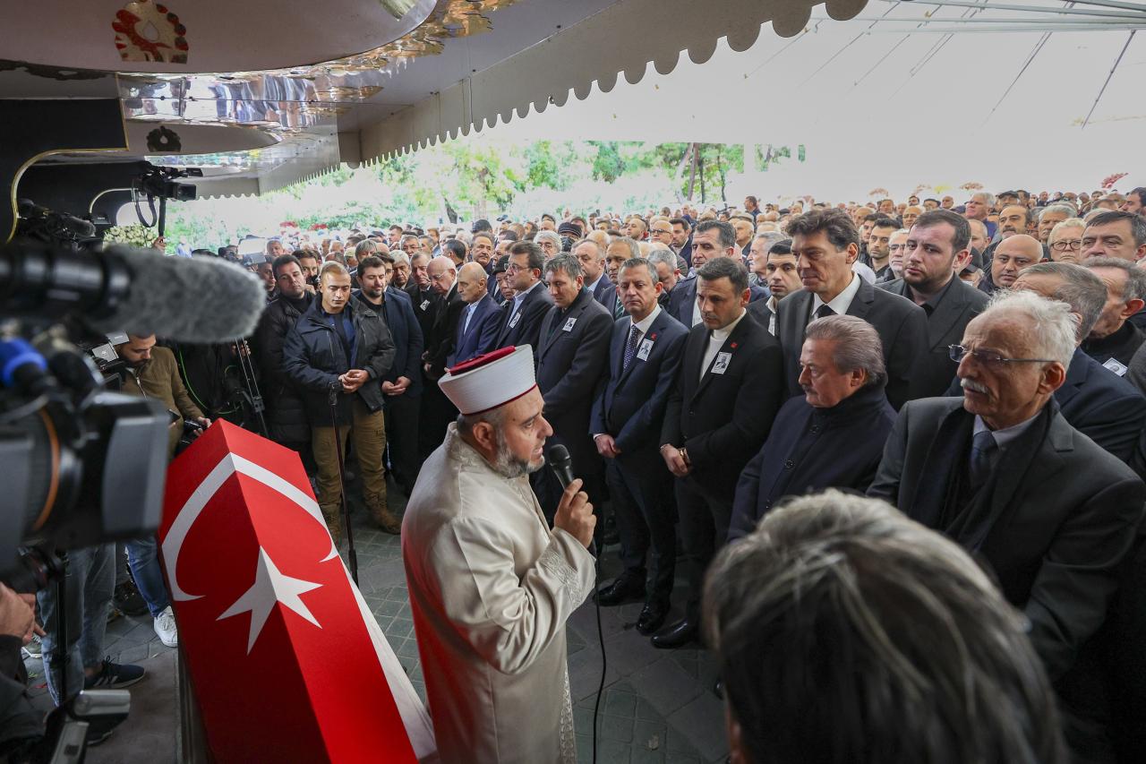 CHP Genel Başkanı Özgür Özel, Yüksel Çengel'in Cenaze Törenine Katıldı