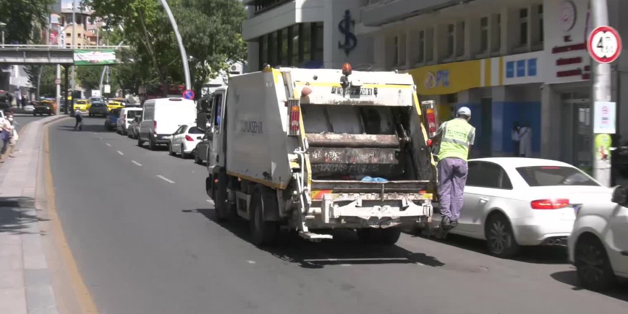 ANKARA BÜYÜKŞEHİR BELEDİYESİ'NDEN ÇANKAYA'DA ÇÖPLERİN TOPLANMASINA DESTEK