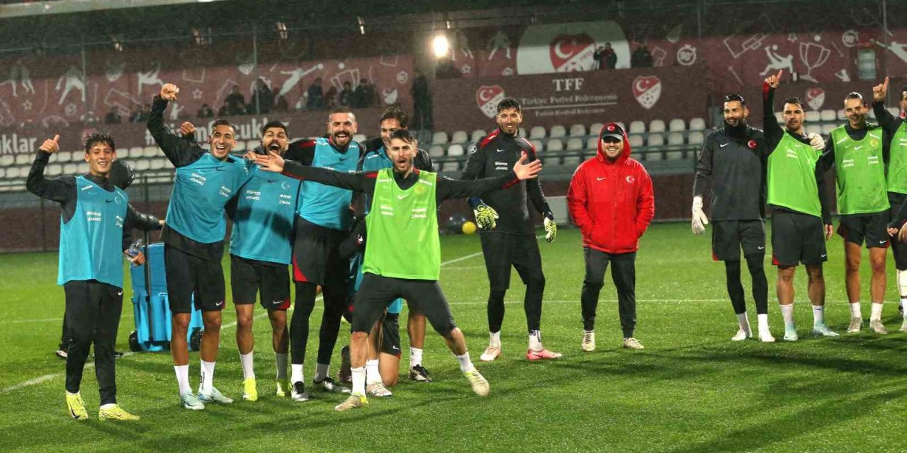 A MİLLİ FUTBOL TAKIMI, GALLER MAÇI HAZIRLIKLARIN SÜRDÜRDÜ