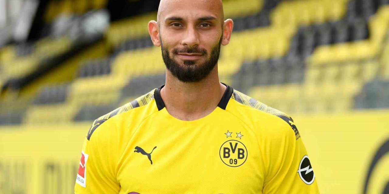 ÖMER TOPRAK FUTBOLA VEDA ETTİ