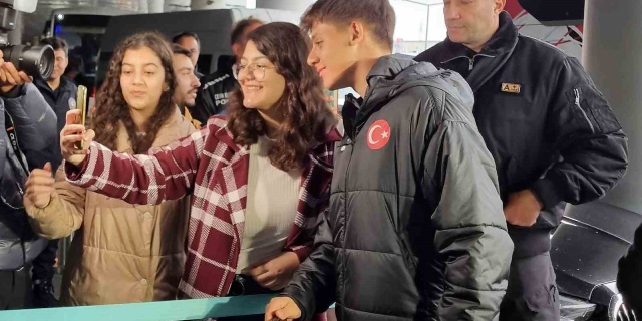 A MİLLİ FUTBOL TAKIMI, KAYSERİ’YE GİTTİ