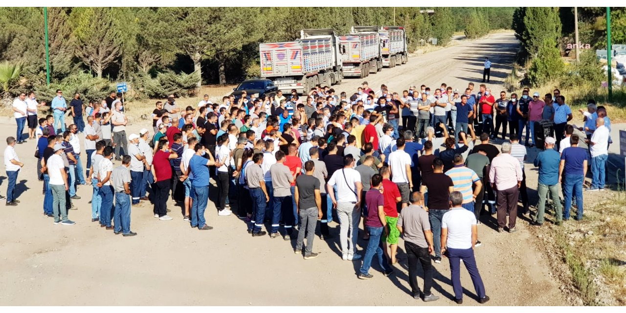MADEN İŞÇİLERİ YATAĞAN’DA İŞVERENİN 400 İŞÇİYİÜCRETSİZ İZNE ÇIKARMA KARARINI PROTESTO ETTİ