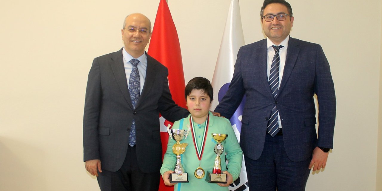 İHLAS KOLEJİ ÖĞRENCİSİ TÜRKİYE BEYİN OLİMPİYATLARI’NDA BİRİNCİ OLDU