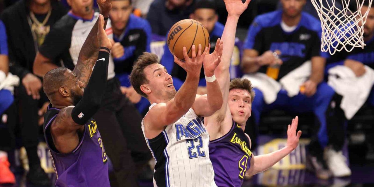 ORLANDO MAGİC SON SANİYELERDE KAZANDI, LAKERS’IN SERİSİ BİTTİ