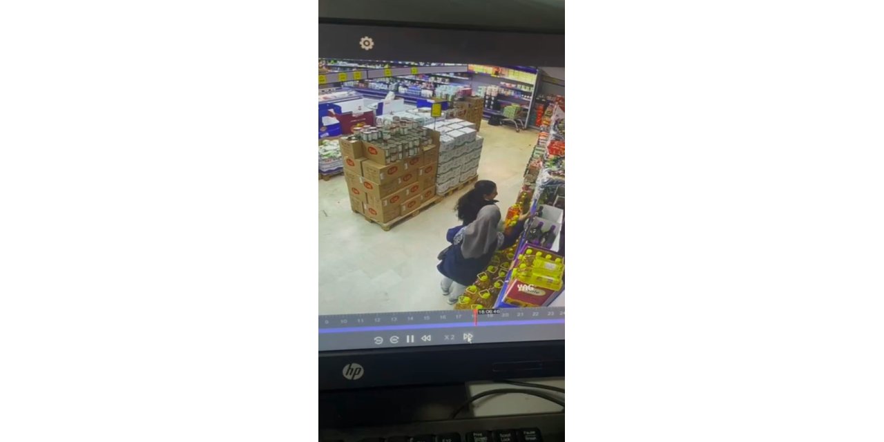 BAŞAKŞEHİR’DE MARKETE DADANAN ZEYTİNYAĞI HIRSIZLARI KAMERADA