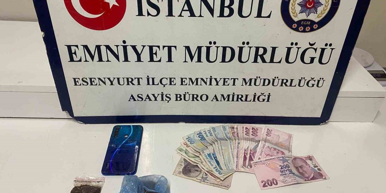 İSTANBUL’DA UYUŞTURUCU TİCARETİ YAPANLAR SUÇÜSTÜ YAKALANDI