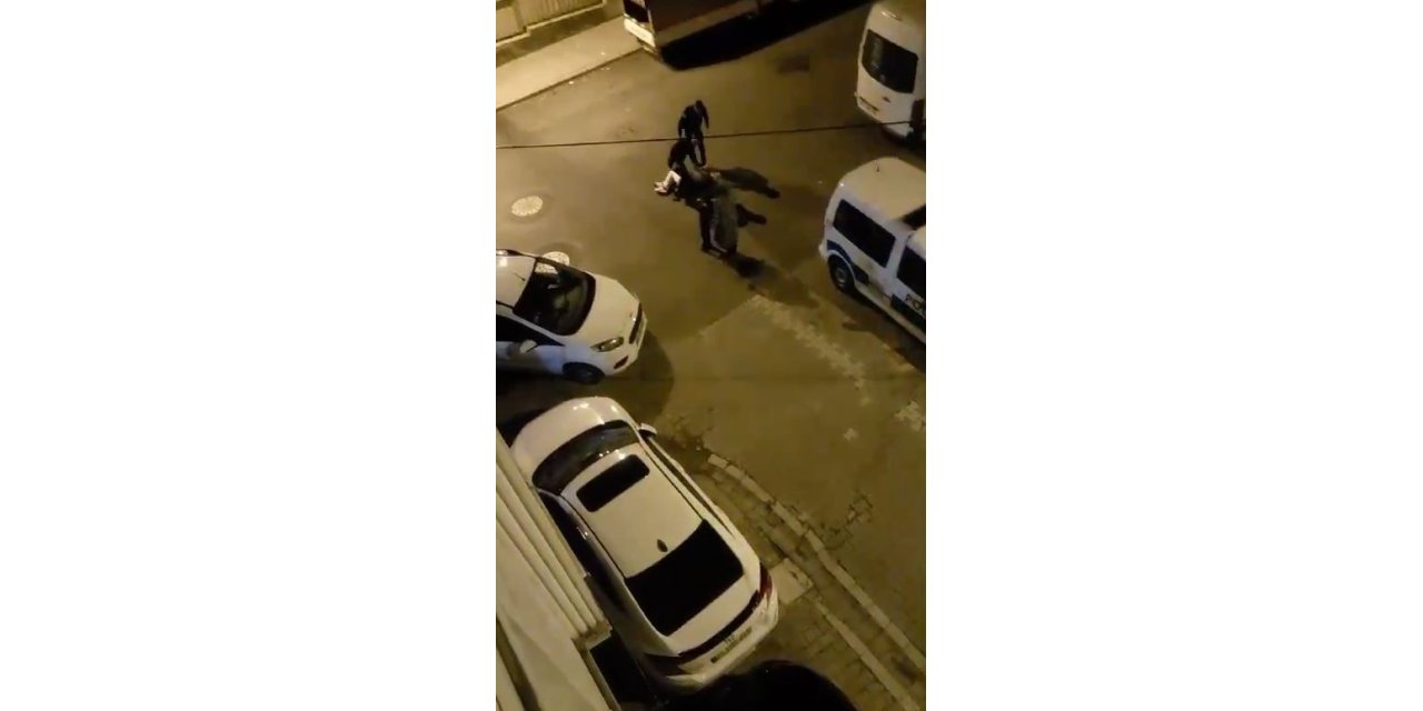 ESENYURT’TA PAYLAŞIMLI YOLCULUK UYGULAMASI ŞOFÖRÜ, TERS YÖNDE POLİS ARACINA ÇARPTI