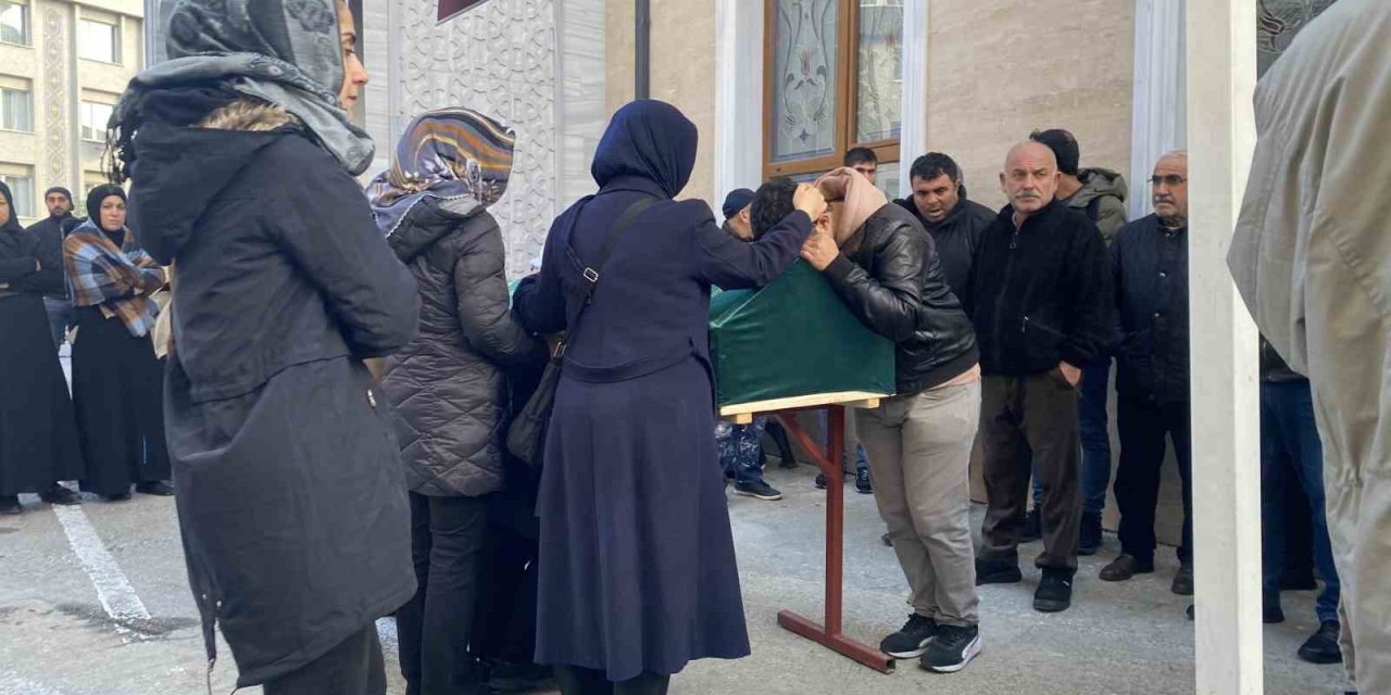 AVCILAR’DA CİNAYETTE HAYATINI KAYBEDEN BERBER SON YOLCUĞUNA UĞURLANDI