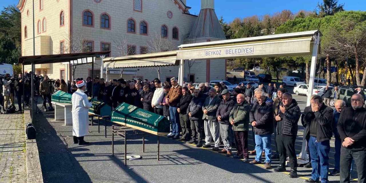 BÜYÜKÇEKMECE’DEKİ AİLE KATLİAMINDA VEFAT EDENLER TOPRAĞA VERİLDİ