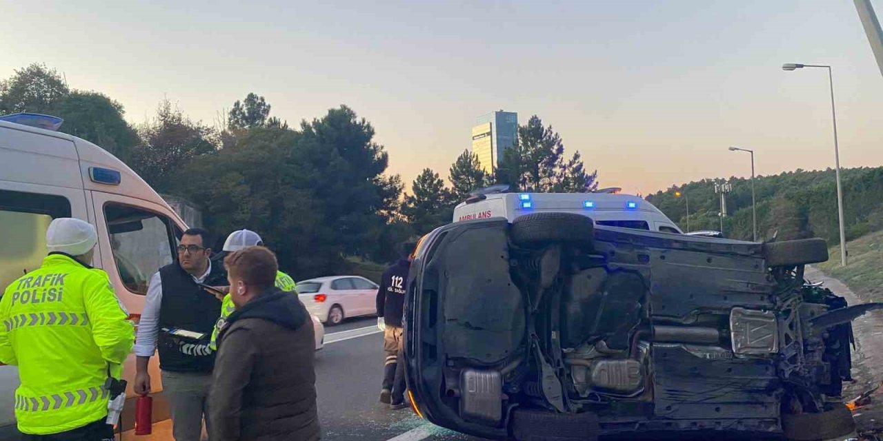 ÜMRANİYE’DE OTOMOBİL TAKLA ATTI: 1 YARALI