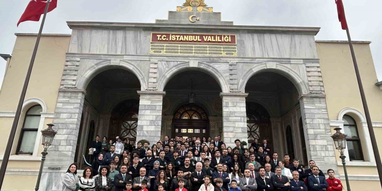 İSTANBUL VALİSİ GÜL, TEKNOFEST’TE DERECEYE GİREN 113 ÖĞRENCİYE ÖDÜL VERDİ