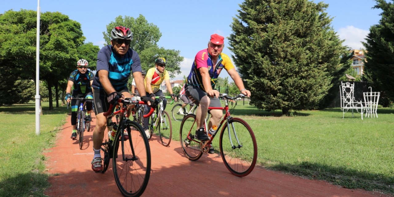 İZMİT’TE PEDALLAR SAĞLIKLI YAŞAM İÇİN ÇEVRİLDİ