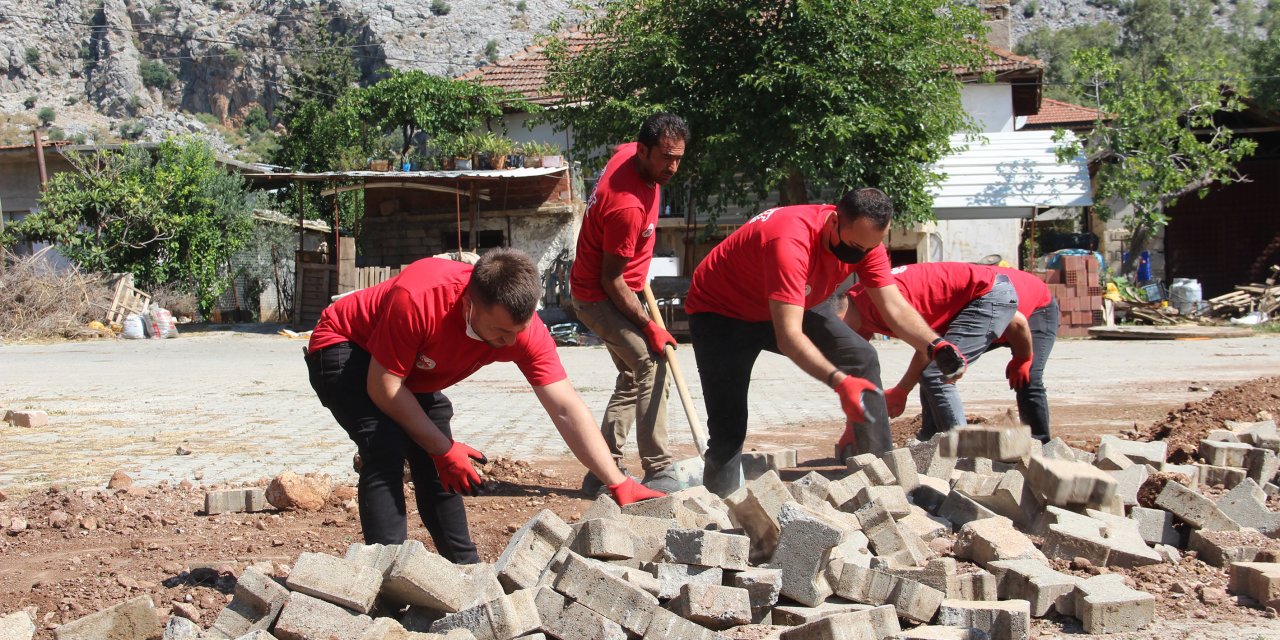 DÖŞEMEALTI BELEDİYESİ "NAR MASA" İLE ACİL ÇÖZÜM ÜRETİYOR
