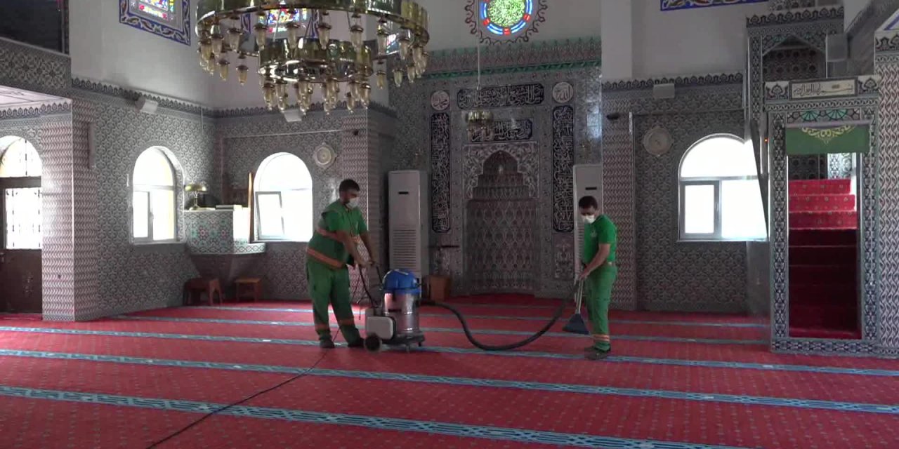 ÇANKAYA BELEDİYESİ'NDEN BAYRAM ÖNCESİ CAMİ TEMİZLİĞİ