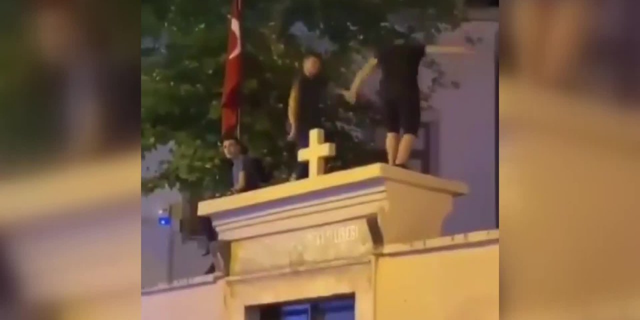İSTANBUL VALİLİĞİ: SURP TAKAVOR KİLİSESİ'NİN KAPI DUVARINA ÇIKAN 3 KİŞİ GÖZALTINA ALINDI