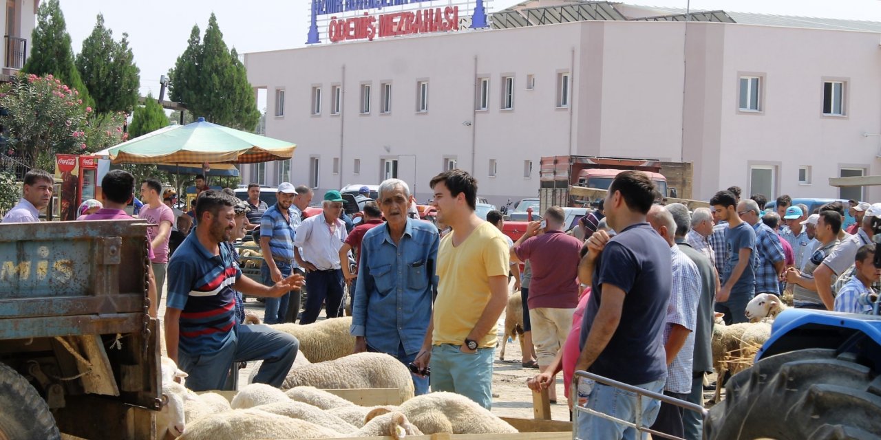 ÖDEMİŞ’TE KURBAN SATIŞ VE KURBAN KESİM YERLERİ BELLİ OLDU