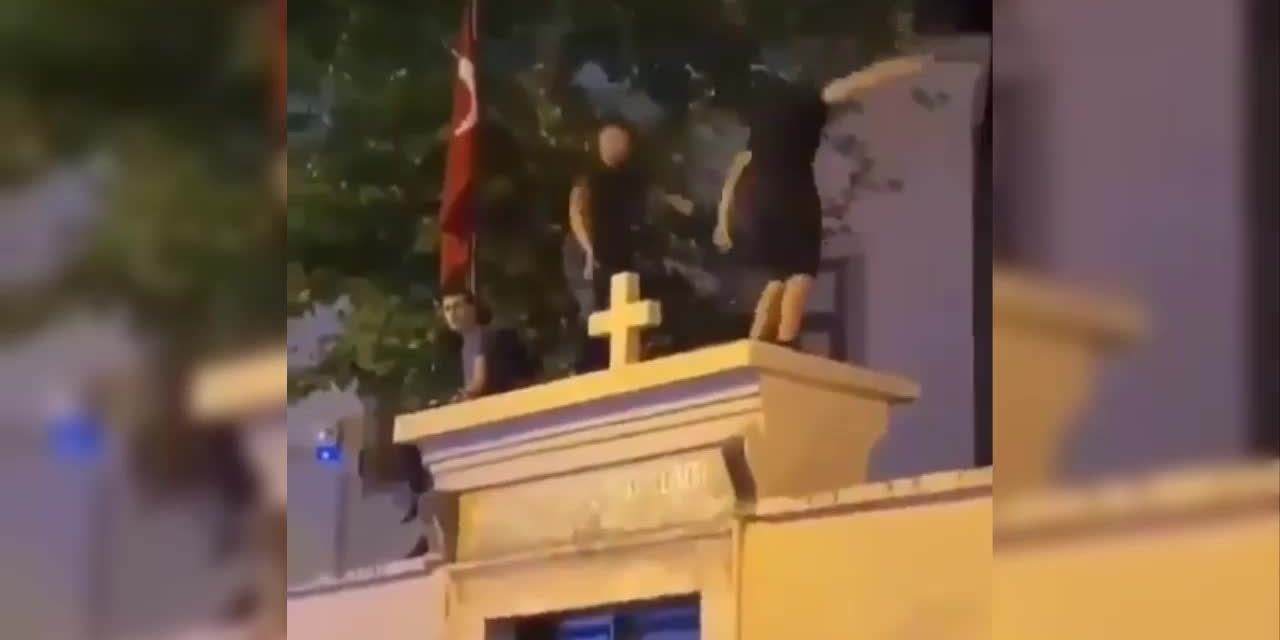 İLETİŞİM BAŞKANI ALTUN'DAN 'KİLİSE DUVARINDA DANS' TEPKİSİ: "BU SAYGISIZLIĞI YAPANLAR HUKUK ÖNÜNDE HESAP VERECEKLER"