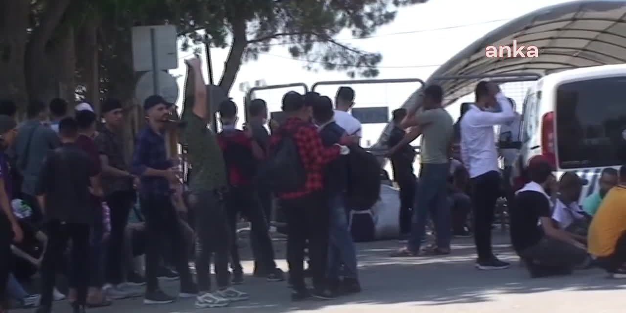 SURİYELİLER KURBAN BAYRAMI İÇİN AKIN AKIN ÜLKELERİNE GİDİYOR