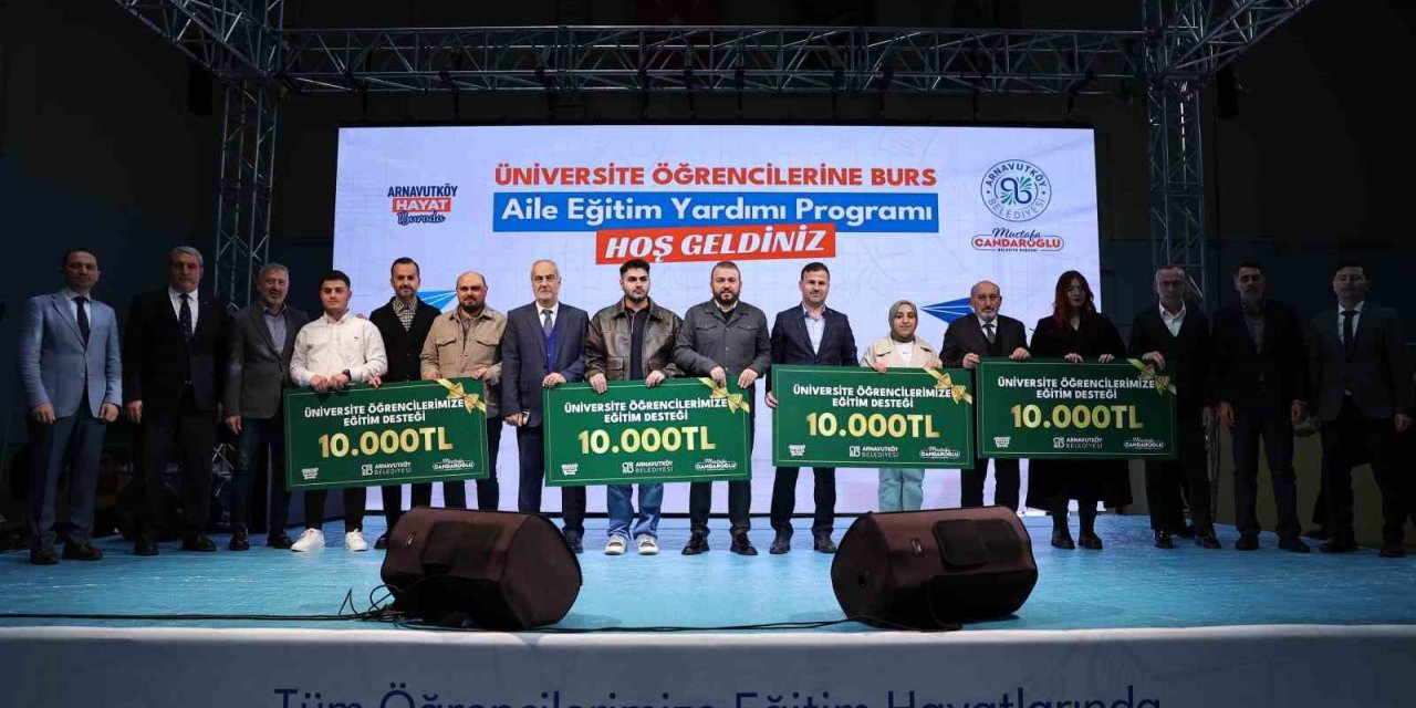 ARNAVUTKÖY’DE 3 BİN ÜNİVERSİTE ÖĞRENCİSİNE 10 BİN TL EĞİTİM DESTEĞİ