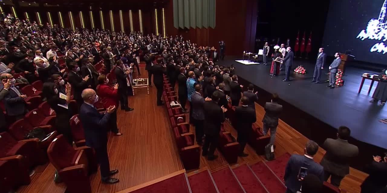 ERDOĞAN, TÜRKİYE GENÇLİK ZİRVESİ’NDE KONUŞTU: "DAVA TAŞINI GEDİĞİNE KOYACAK BİR GENÇLİK GELİYOR"