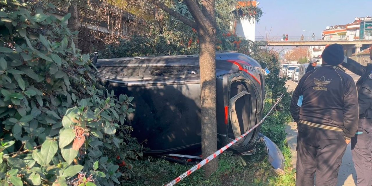 ESENLER’DE OTOMOBİLİN MAKAS ATARKEN ÇARPTIĞI ARAÇ TAKLA ATTI: 6 YARALI