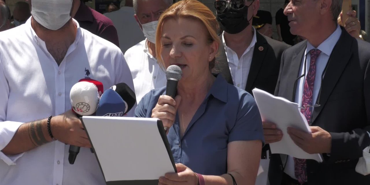 CHP'DEN "BAYRAM İKRAMİYESİ ZAMMI" PROTESTOSU: "YAZLIK SARAY YAPTIRANLAR EMEKLİYE 100 TL ZAM UYGUN GÖRDÜ"