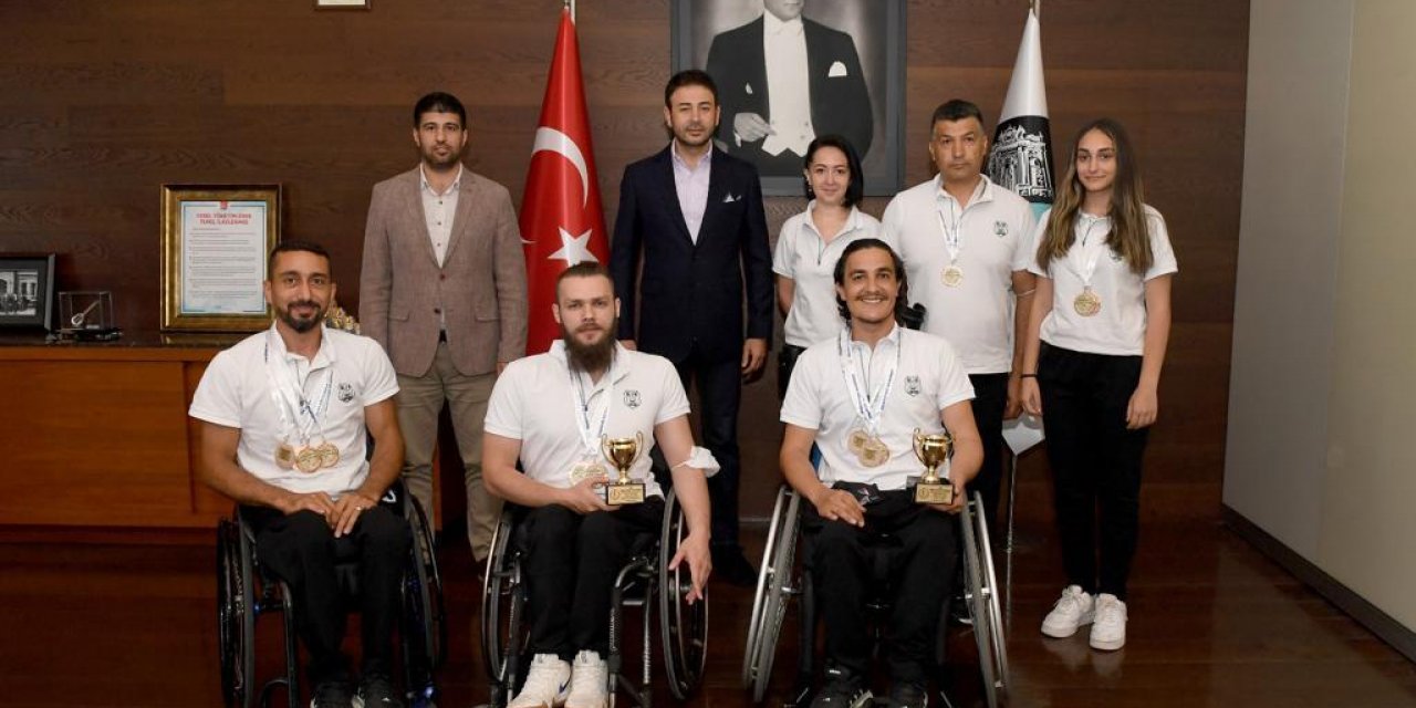 BEŞİKTAŞ BELEDİYE BAŞKANI AKPOLAT, ENGELSİZ SANAT TOPLULUĞU SPORCULARI İLE BİR ARAYA GELDİ