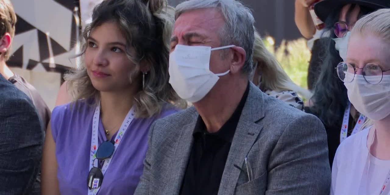 MANSUR YAVAŞ GENÇLERLE BULUŞTU: “GENÇLERİN VERECEĞİ AKLA TALİBİM”