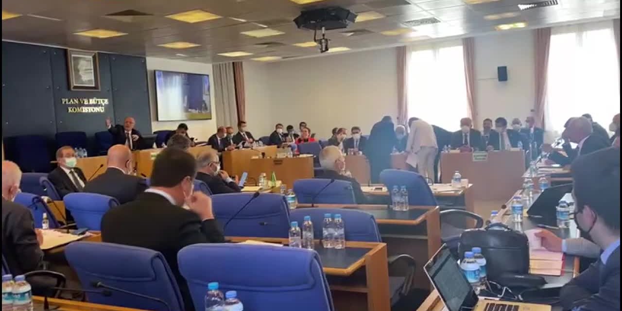 İÇİŞLERİ BAKANI YARDIMCISI ERSOY, TUTUKLANAN TÜTÜN ÜRETİCİLERİNE “ELEBAŞLARI” DEDİ