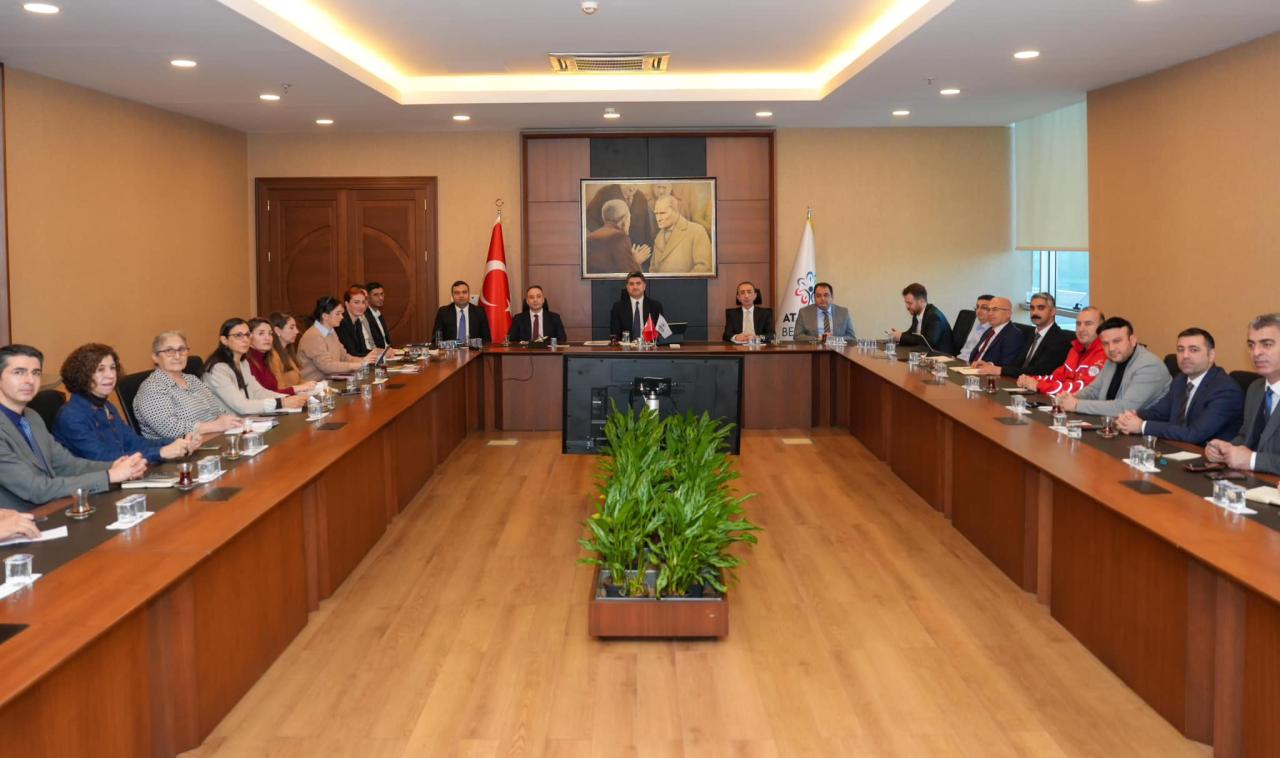 BAŞKAN ADIGÜZEL VE EKİBİ GELECEK PROJELERİ DEĞERLENDİRDİ