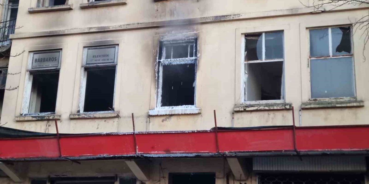 BEYOĞLU’NDA KORKUTAN YANGIN KAMERADA