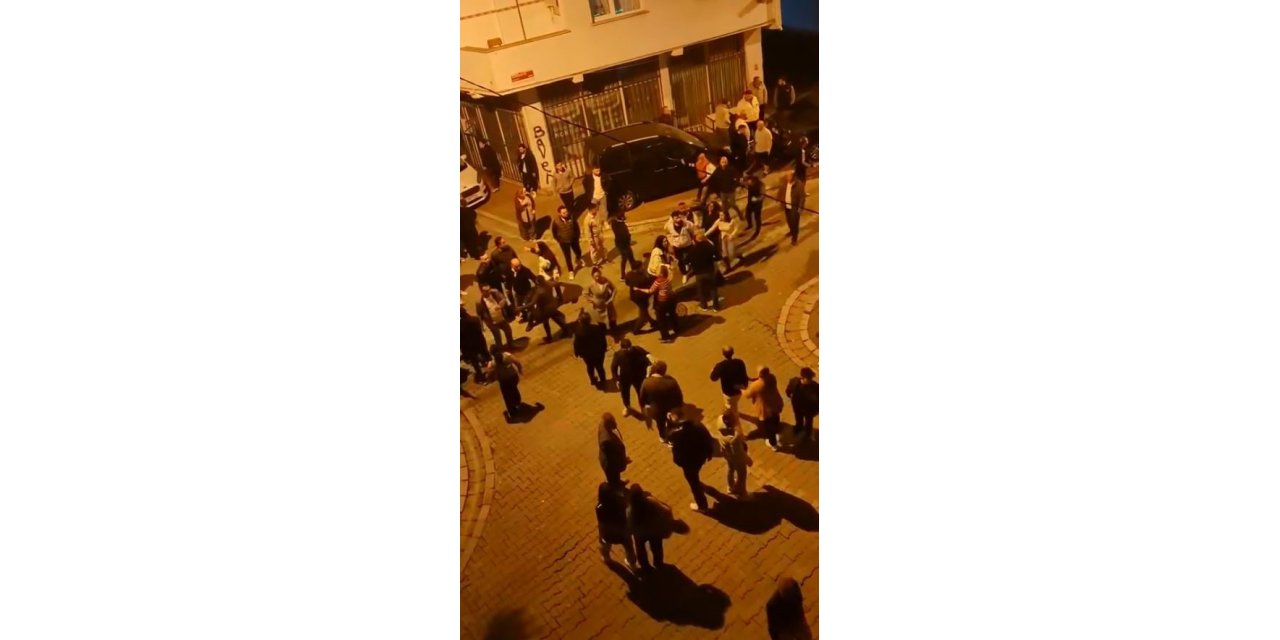 ESENYURT’TA ASKER EĞLENCESİNDE GENÇLER BİRBİRİNE GİRDİ: O ANLAR KAMERADA
