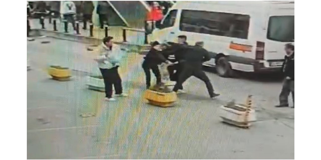 BÜYÜKÇEKMECE’DE MİNİBÜSÇÜLERİN ’YOLCU ALMA’ KAVGASI ÖLÜMLE BİTTİ