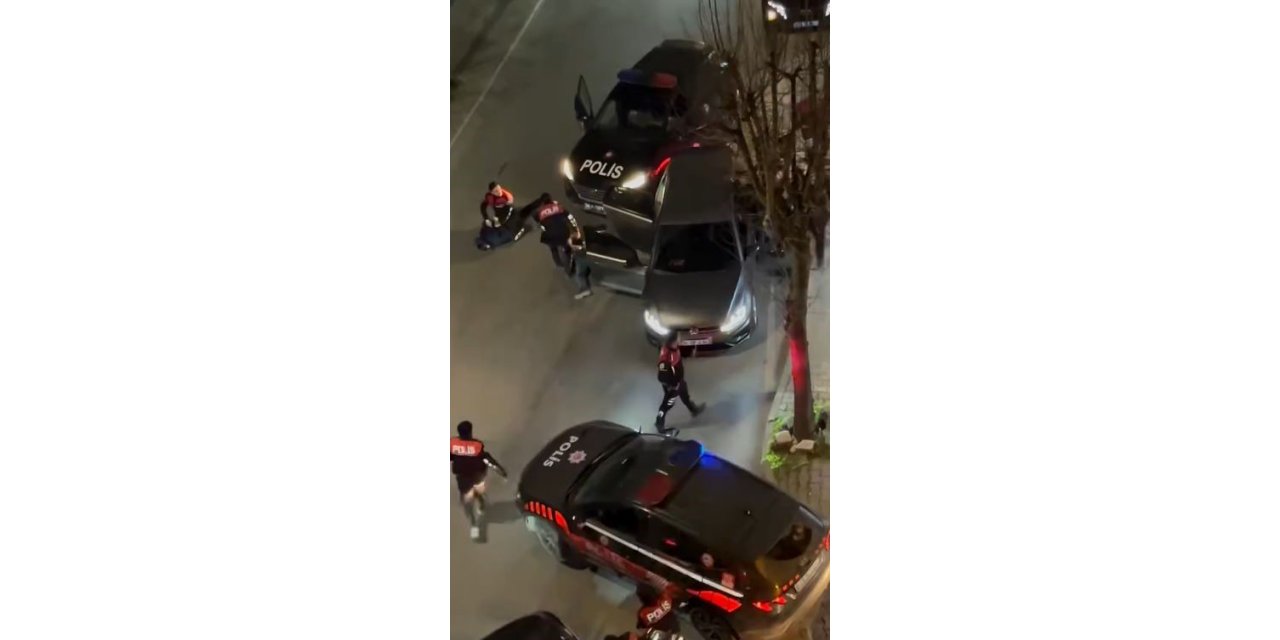 EHLİYETSİZ SÜRÜCÜ VE ARKADAŞLARI UYGULAMADAN KAÇTI ORTALIĞI BİRBİRİNE KATTI