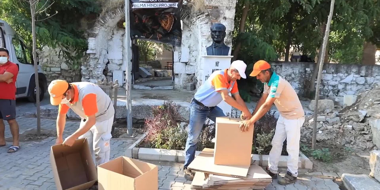 SEFERİHİSAR'DA ÜRETİCİYE HİNDİ DESTEĞİ