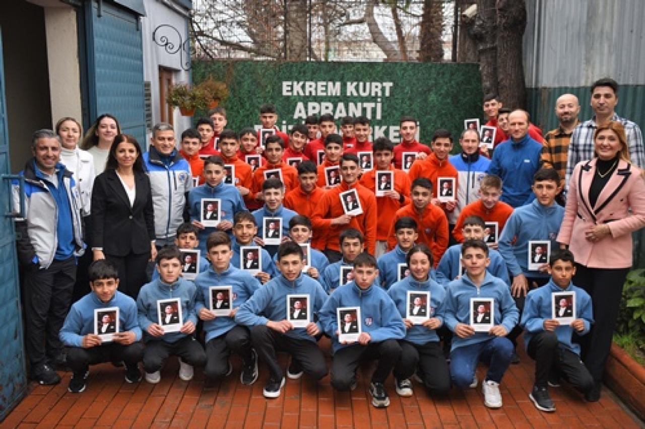 Ekrem Kurt Apranti Eğitim Merkezi kursiyerleri dönem sonu karnelerini aldı