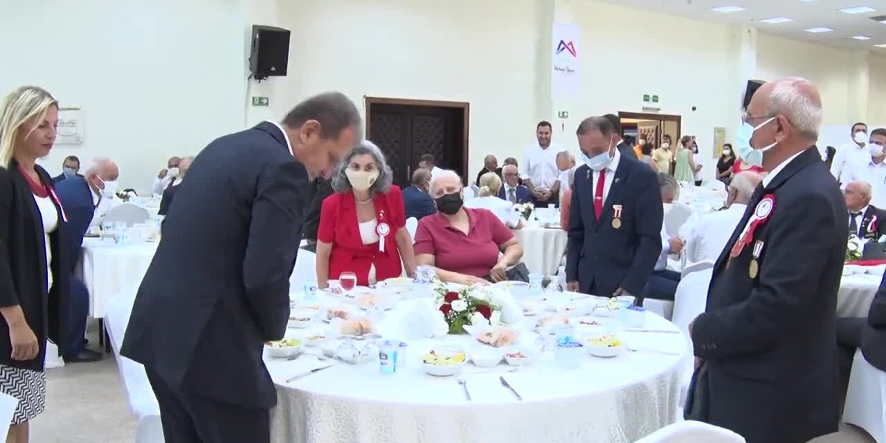 MERSİN BÜYÜKŞEHİR BELEDİYESİ’NDEN ŞEHİT YAKINLARI VE GAZİLER ONURUNA YEMEK