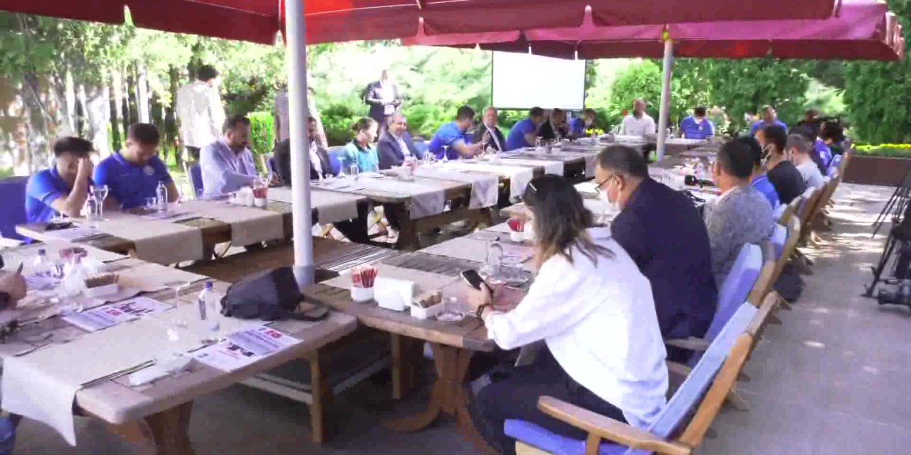 MANSUR YAVAŞ, TOKYO OLİMPİYATLARINA GİDECEK SPORCULARLA BİR ARAYA GELDİ
