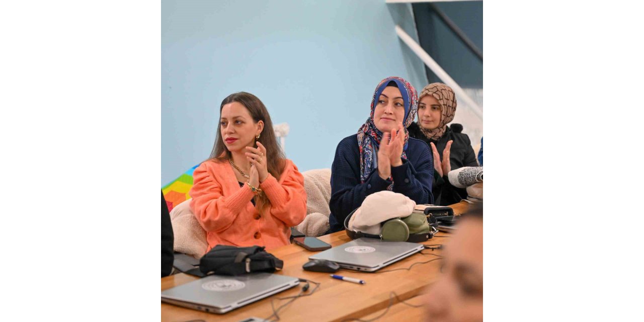 GAZİOSMANPAŞA’DA "ANNELERE TEKNOLOJİ EĞİTİMİ" SERTİFİKASI VERİLDİ