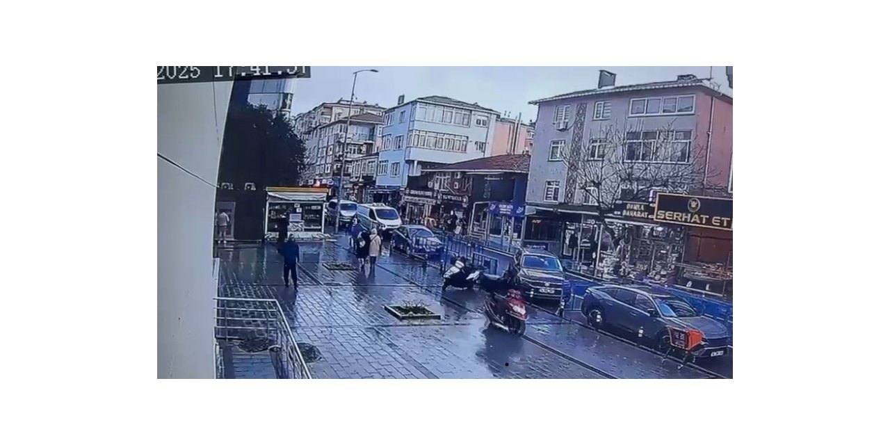 ATAŞEHİR’DE GÜPEGÜNDÜZ MOTOSİKLET HIRSIZLIĞI KAMERADA