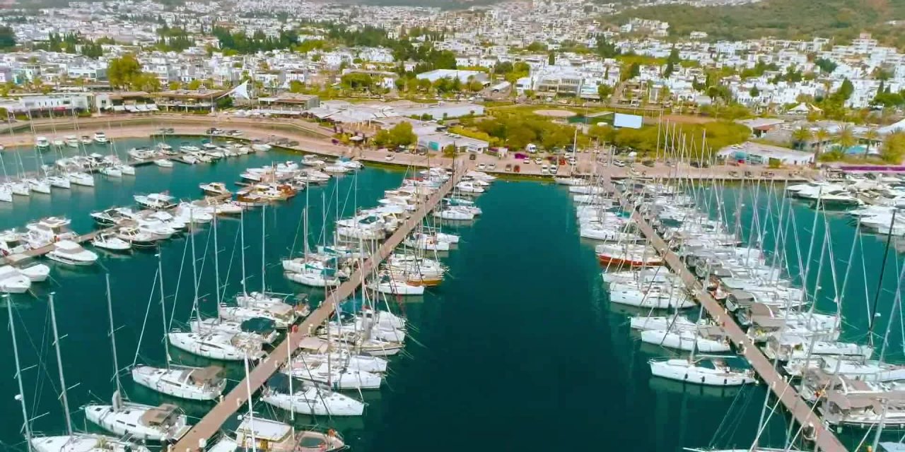MUĞLA BÜYÜKŞEHİR BELEDİYE BAŞKANI GÜRÜN, UYARDI: “MUĞLA’YA REZERVASYONSUZ GELMEYİN”
