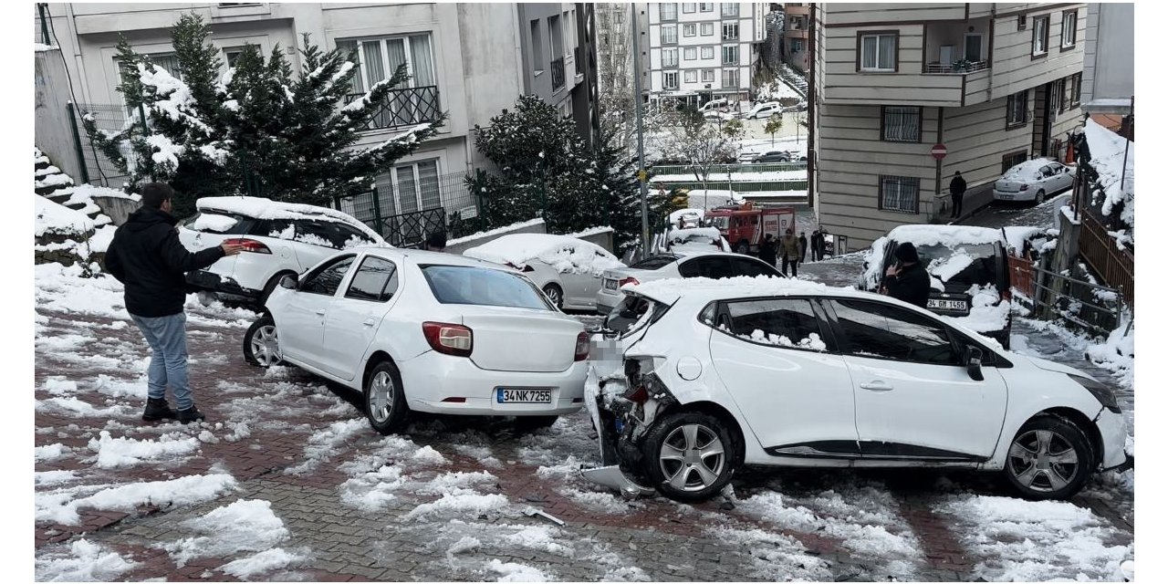 KAĞITHANE’DE YOKUŞTAN KAYAN ARAÇ, PARK HALİNDEKİ OTOMOBİLE ÇARPARAK DURDU