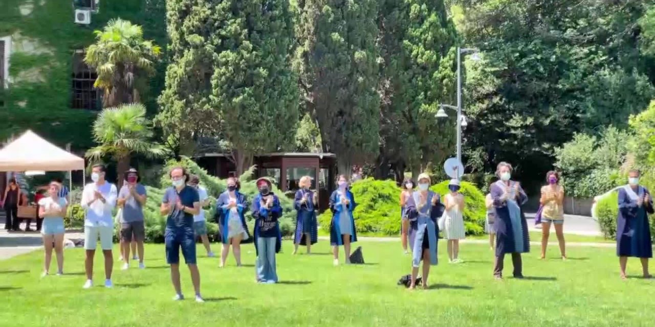 BOĞAZİÇİ NÖBETİ, MELİH BULU'NUN ARDINDAN "KAYYUMŞAH" ŞARKISI İLE DEVAM ETTİ: "BU DEVİRDE KİMSE SULTAN DEĞİL, HÜKÜMDAR DEĞİL"