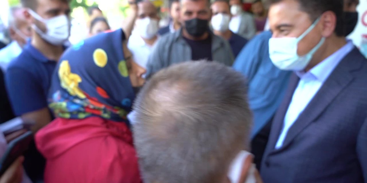 MARAŞLI ANNEDEN BABACAN’A: “YOL, KÖPRÜ, VİLLA İSTEMİYORUZ; GENÇLERİN İŞİNE ÇÖZÜM BULUNSUN”