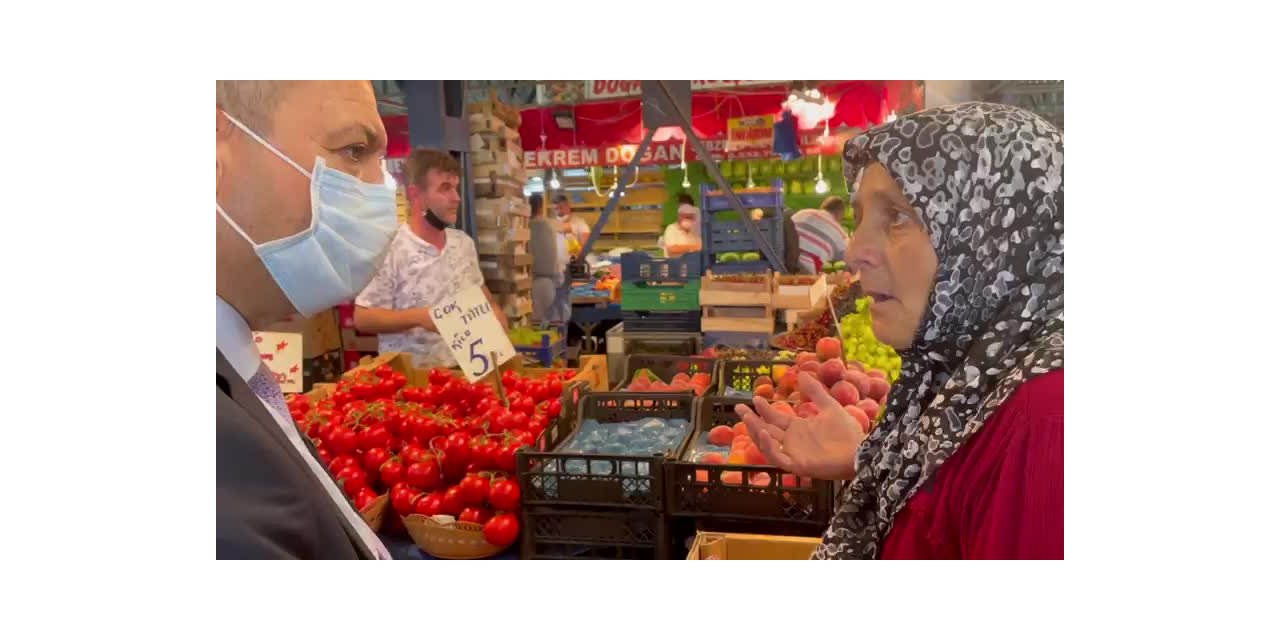 PAZARCI KADIN: “GETİRDİĞİM YOĞURDU GERİ GÖTÜRÜYORUM, BİLMİYORUM NE OLACAK BU MİLLETİN HALİ VE HALİMİZ?”