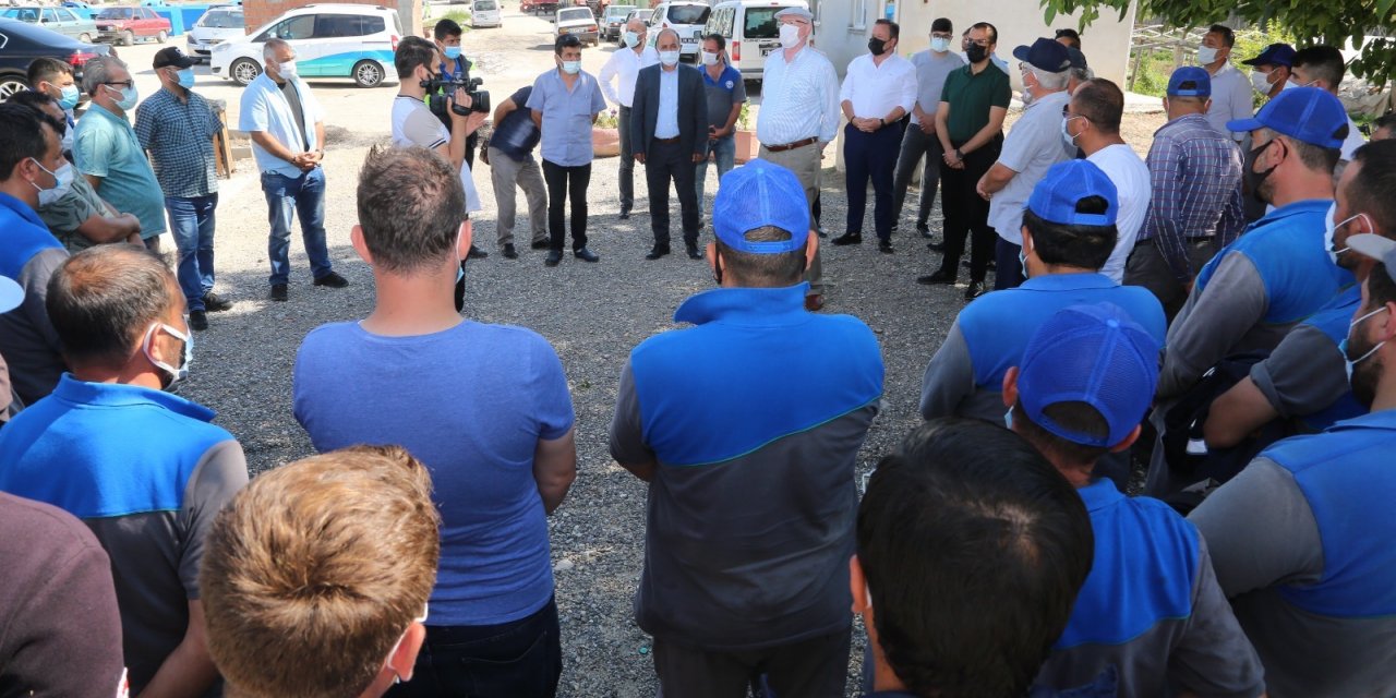 ODUNPAZARI BELEİYE BAŞKAN KURT’TAN TEMİZLİK İŞÇİLERİNE TEŞEKKÜR ZİYARETİ
