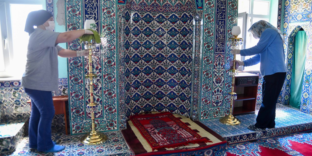 CAMİLERDE BAYRAM TEMİZLİĞİ