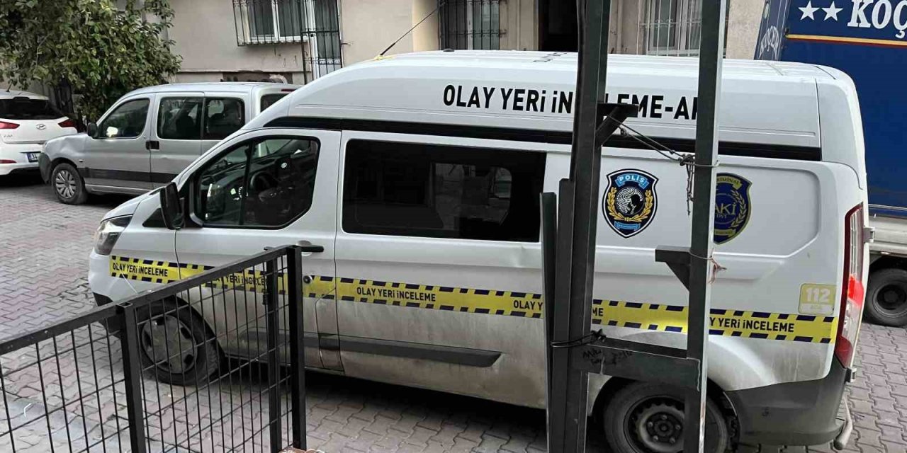 KÜÇÜKÇEKMECE’DE AKRABALAR ARASINDA SİLAHLI ÇATIŞMA: 1 YARALI