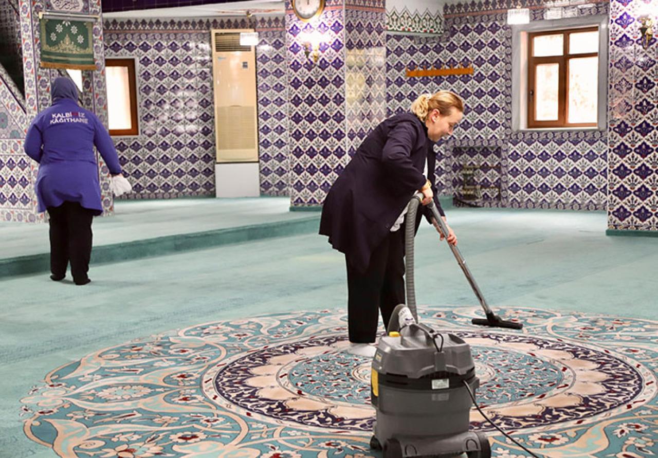 KÂĞITHANE BELEDİYESİ’NDEN RAMAZAN AYINA ÖZEL CAMİ TEMİZLİĞİ